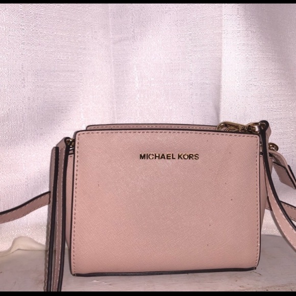 Michael Kors Handbags - Michael Kors Crossbody